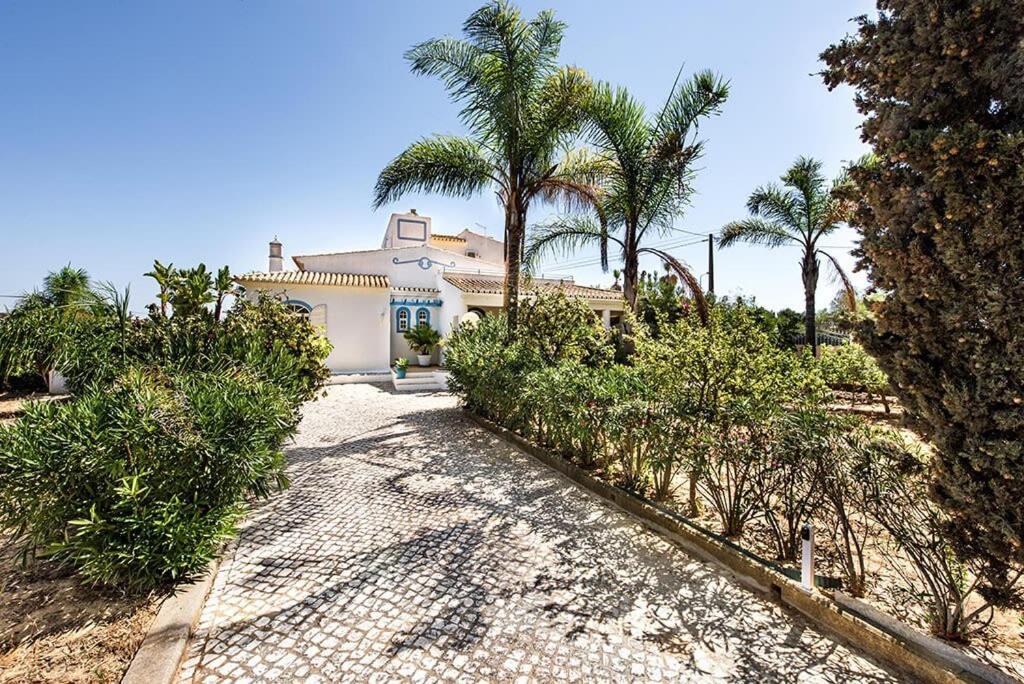 Villa Cabrita, Superb Location, Large Villa, Walk To Restaurants, Supermarkets Beach Guia  Esterno foto